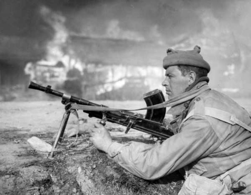 따봉도치의 총기 이름 맞추기 썸네일