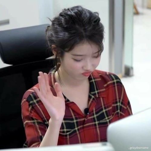 아이유 노래 1초 듣고 맞추기