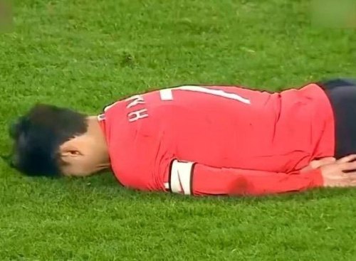 지나가는 장애도 맞추는 축구선수 맞추기 썸네일
