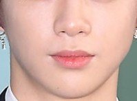 얼굴 절반보고 인물 맞추기-남자